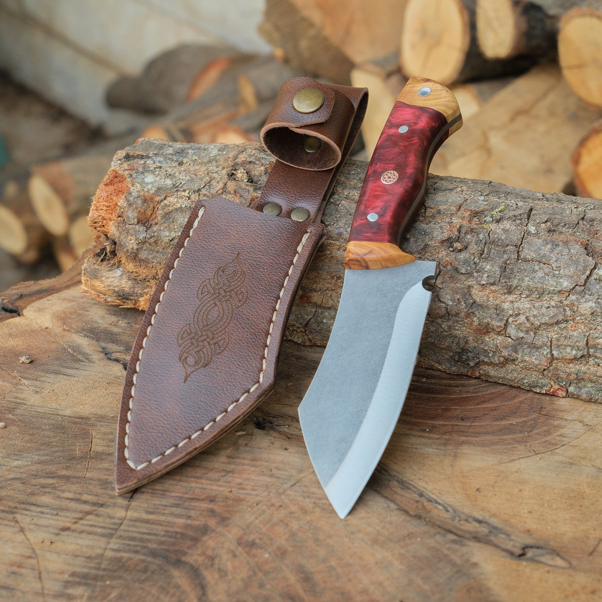 13 cm çelik uzunluğu ve 57 HRC sertliğiyle güçlü ve keskin bıçak modeli