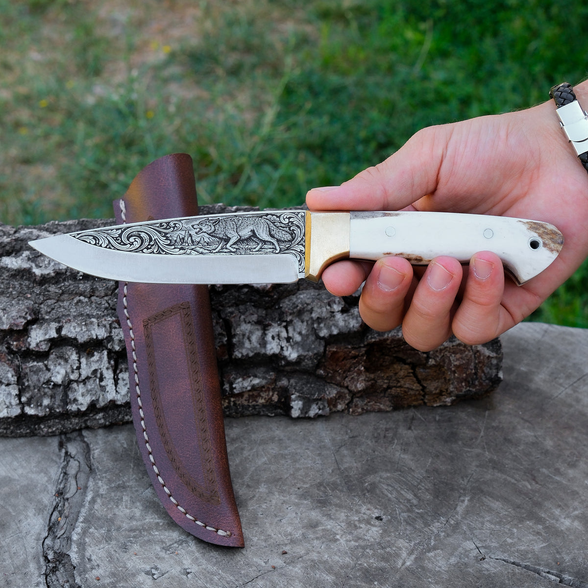 Kurt Gravürü İşlemeli Koleksiyon Bıçak - N690 Çeliği - Geyik Sap - 24 Cm
