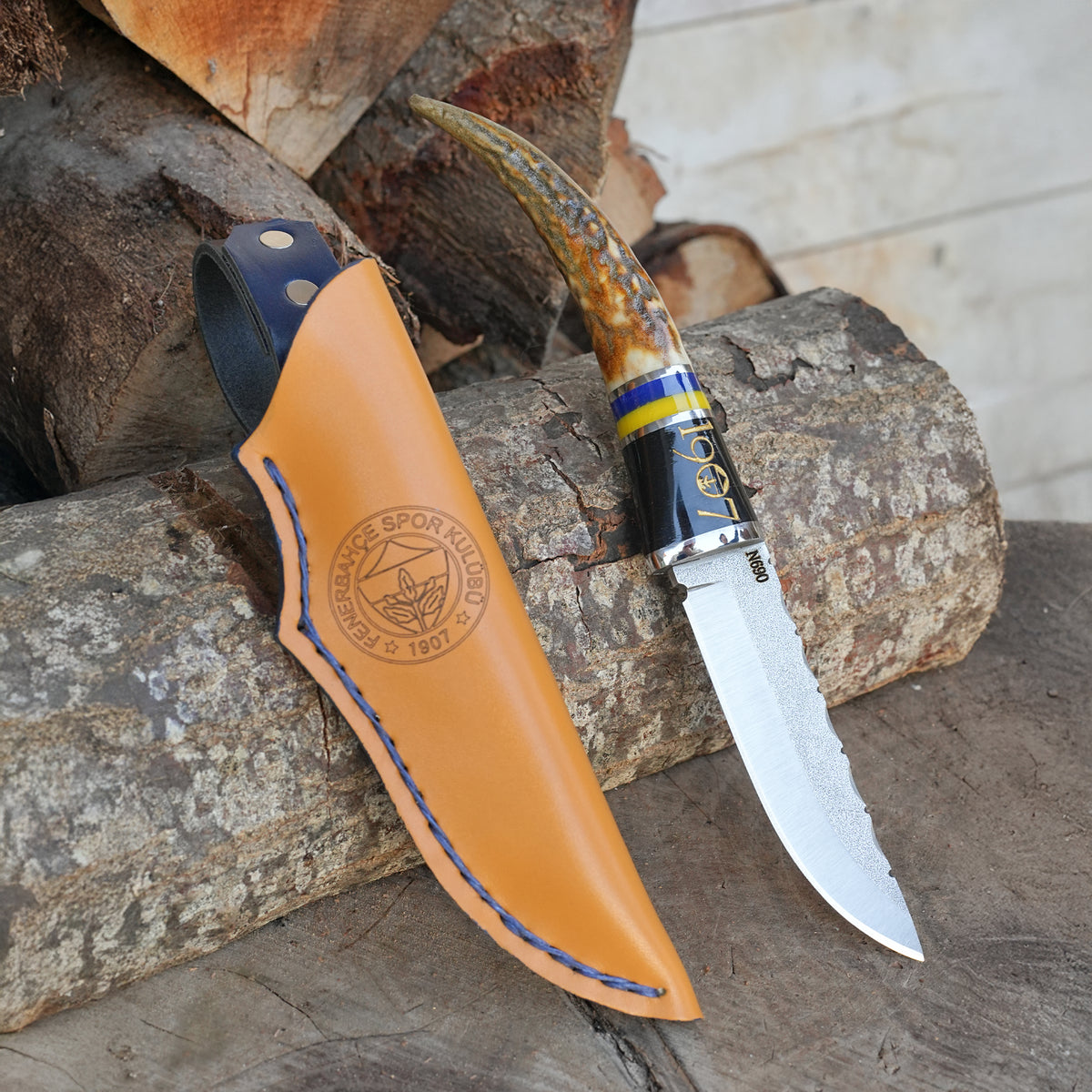 Koleksiyonluk ve Hediyelik Fenerbahçe Taraftar Bıçak - N690 Çelik- Geyik Boynuzu Sap