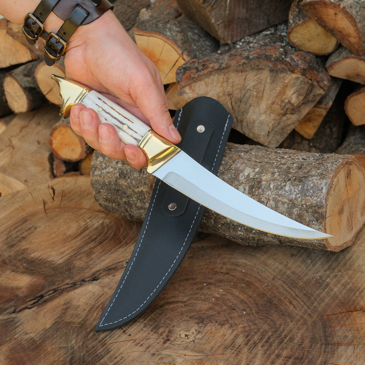 4034 paslanmaz çelikten üretilmiş, orijinal geyik boynuzu saplı 34 cm el yapımı bıçak