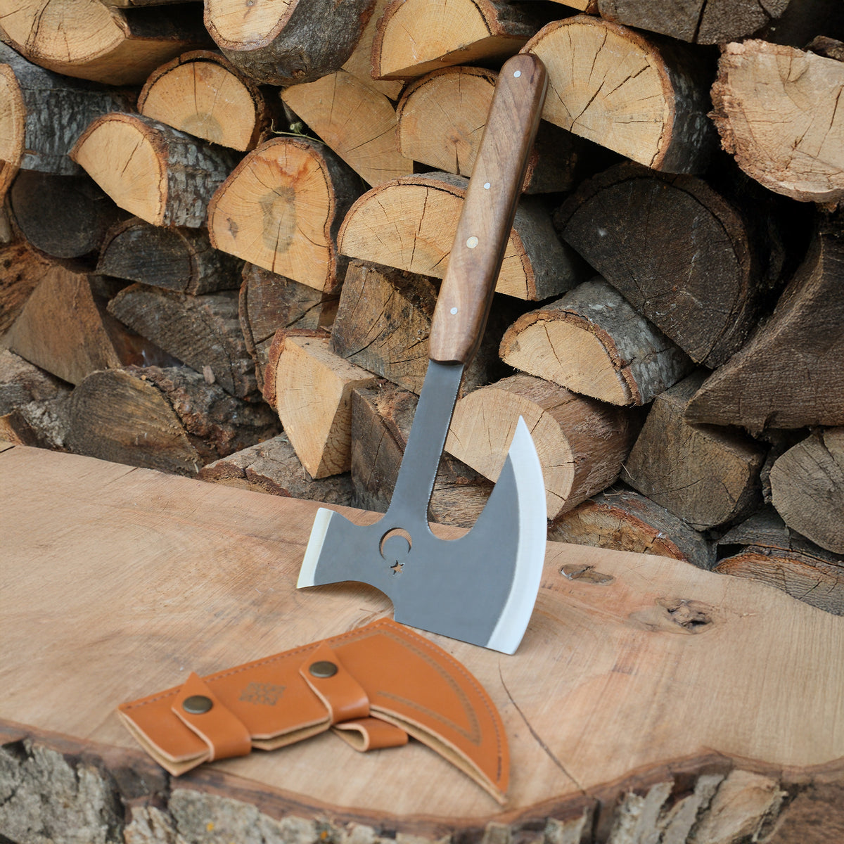 4034 paslanmaz Alman çeliğinden üretilmiş ceviz saplı 37 cm el yapımı balta