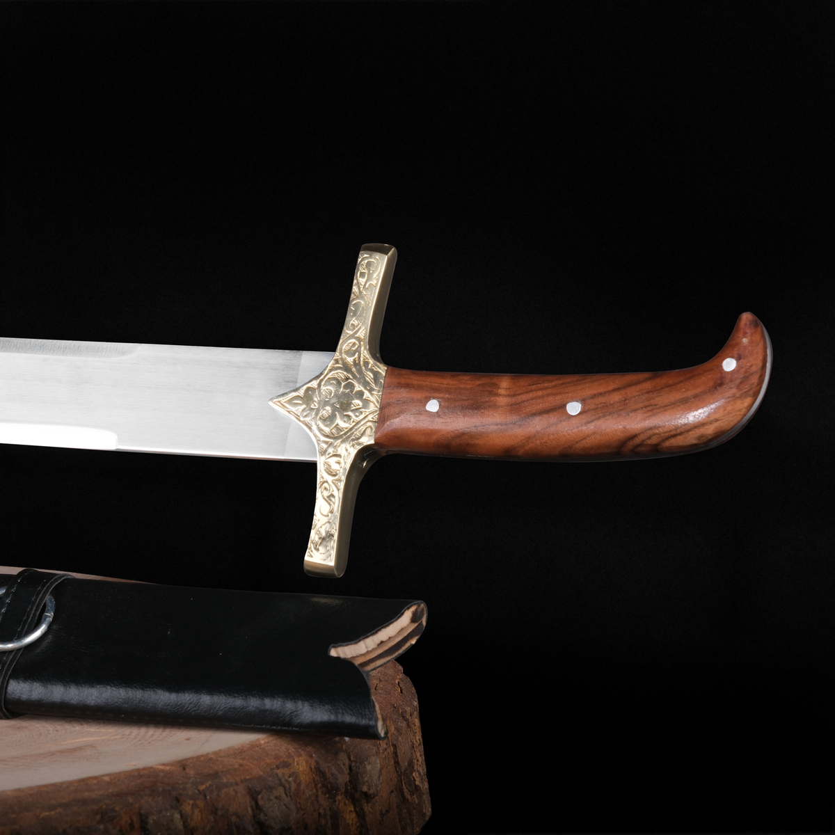 Dekoratif kullanım için ideal, 4034 paslanmaz çelik ve ceviz saplı bıçak