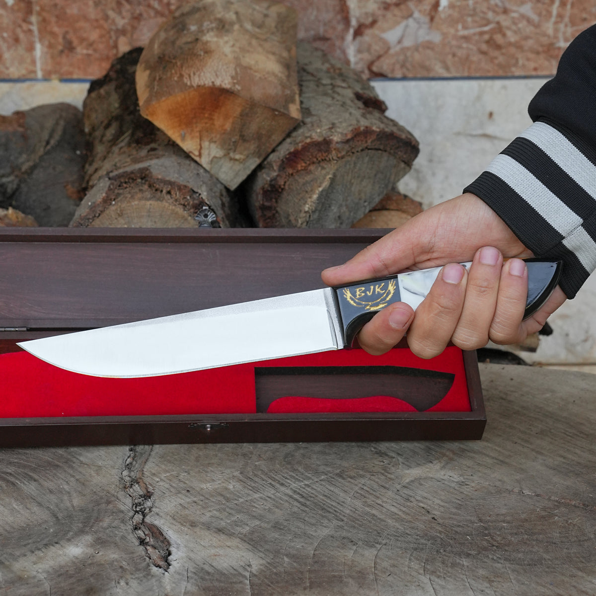 Kelle Bıçağı - N690 Çeliği -Beşiktaş Logo İşlemeli- Özel Ahşap Kutulu