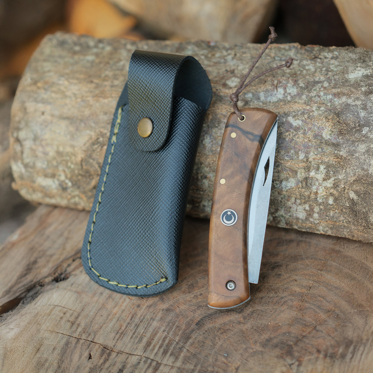 Günlük kullanım ve outdoor için ideal ceviz saplı katlanır bıçak