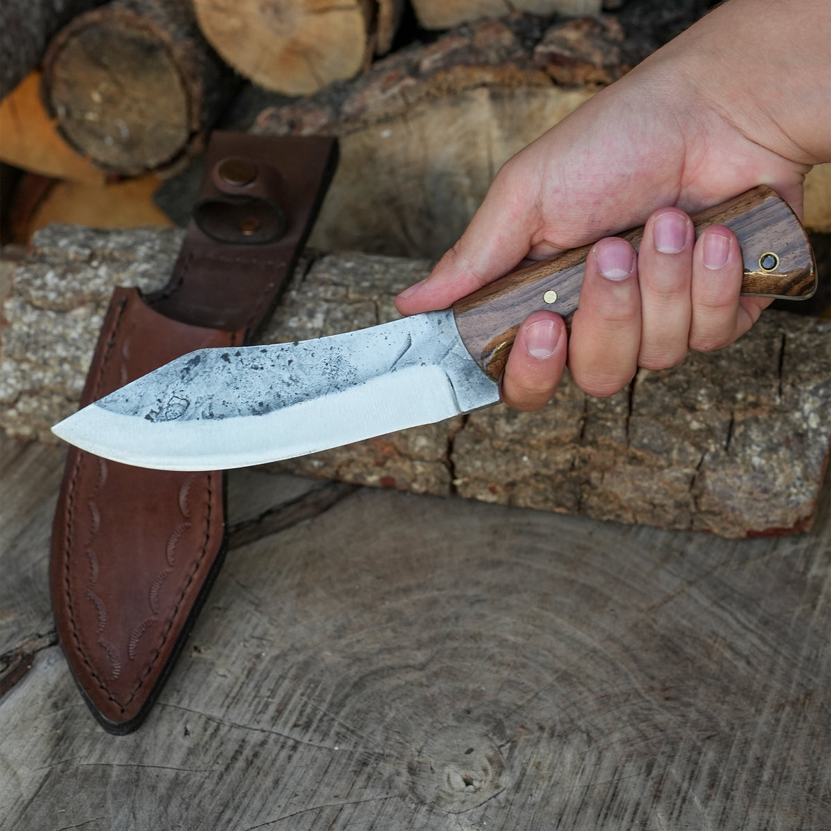 Paslanmaz özelliğe sahip ceviz saplı 60 HRC dövme makas çeliği bıçak