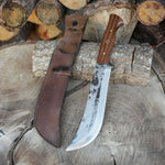 Dayanıklı ve ergonomik ceviz saplı dövme çelikten üretilmiş bıçak