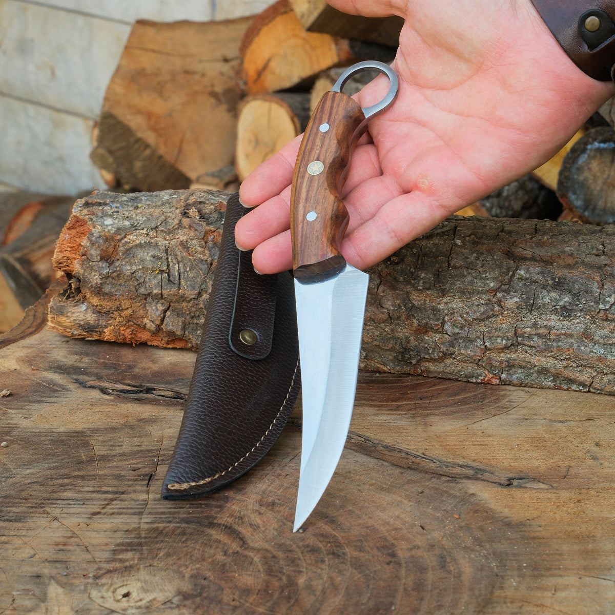 Ceviz saplı, 4034 paslanmaz Alman çelikten üretilmiş karambit bıçak