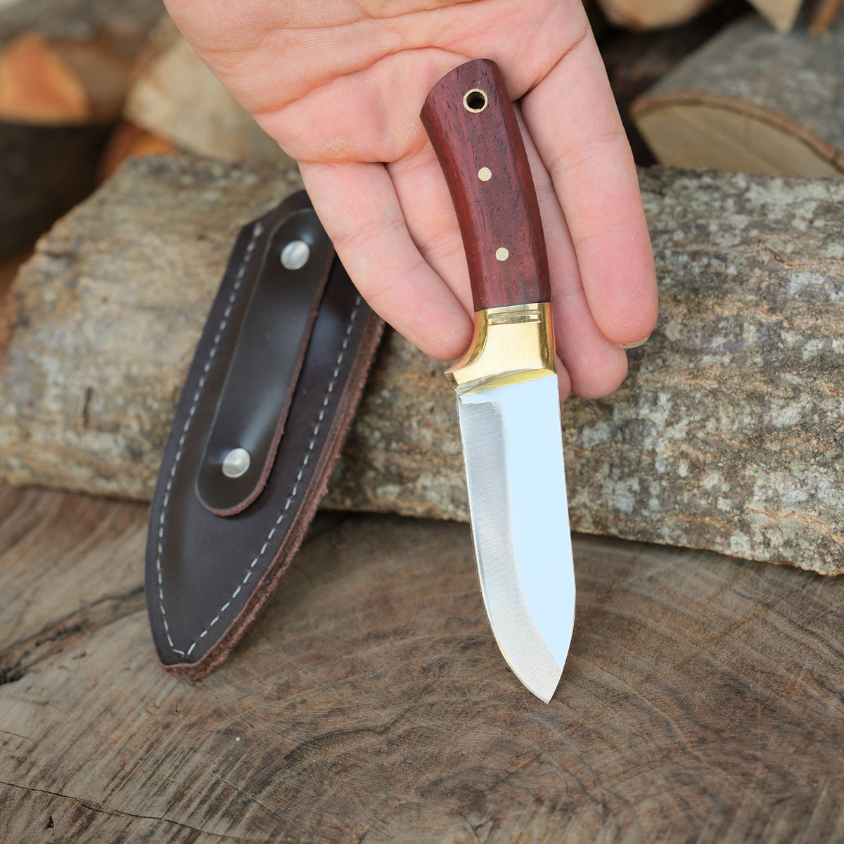 4116 Alman çeliğinden üretilmiş el yapımı kompakt ceviz saplı bıçak