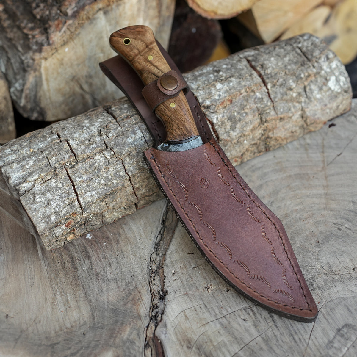 Köse Mehmet bıçakları ustalığıyla üretilmiş ceviz saplı dövme makas çeliği uzun bıçak