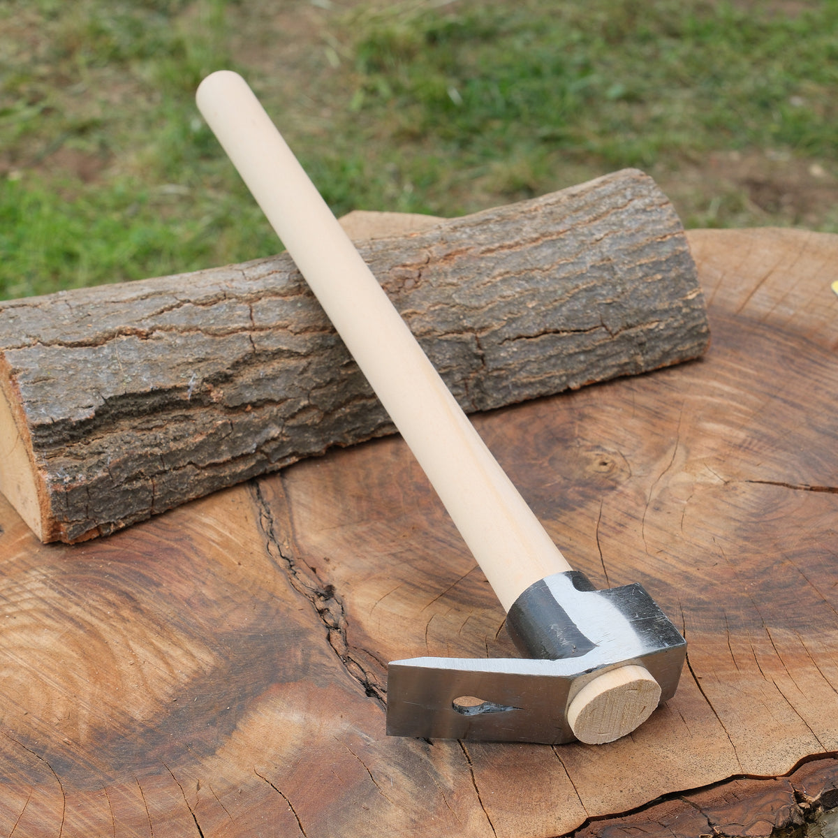 Ceviz saplı paslanmaz çelikten yapılmış el yapımı Yatağan baltası