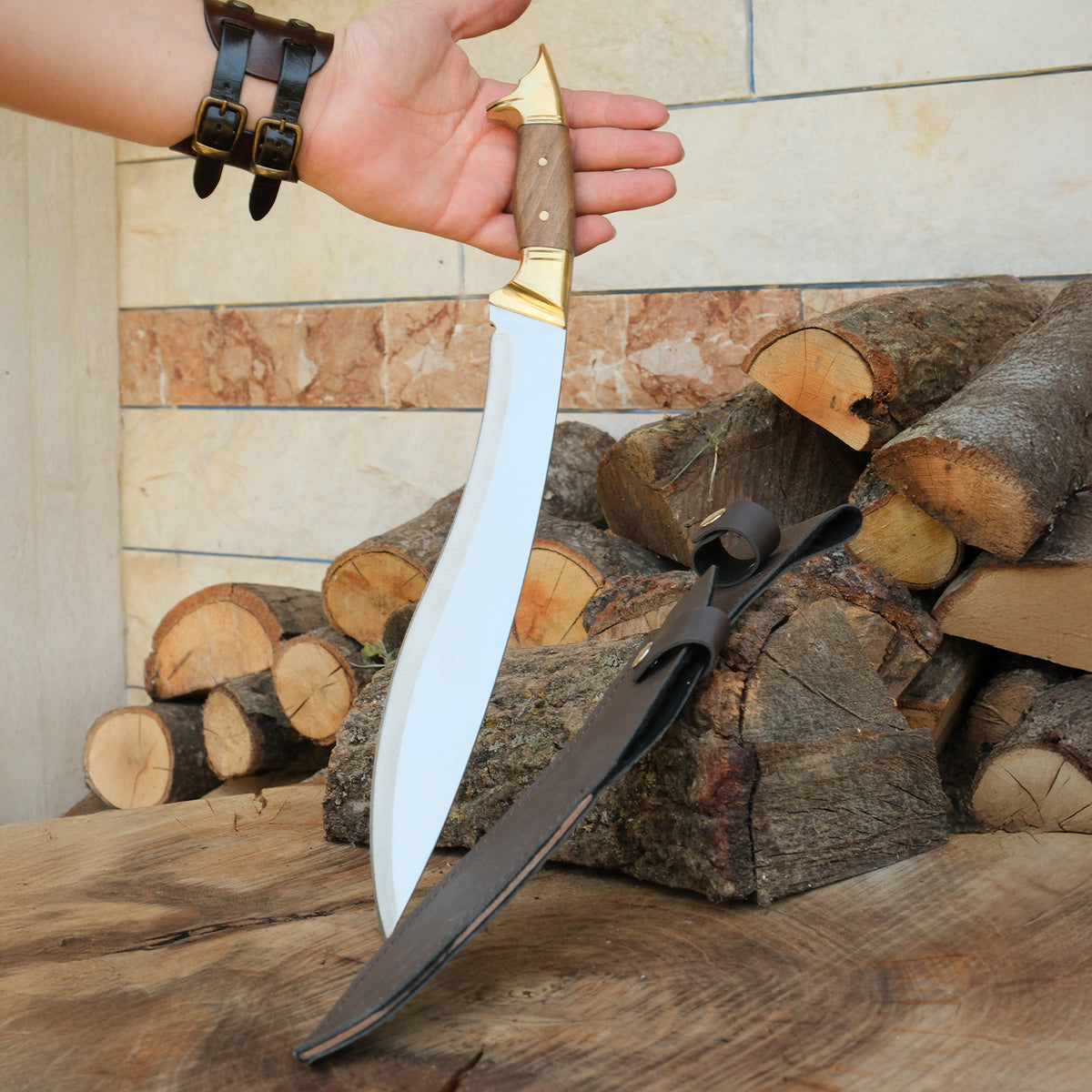 Pirinç balçak ve ceviz saplı, 4116 Alman çelikten yapılmış büyük bıçak modeli