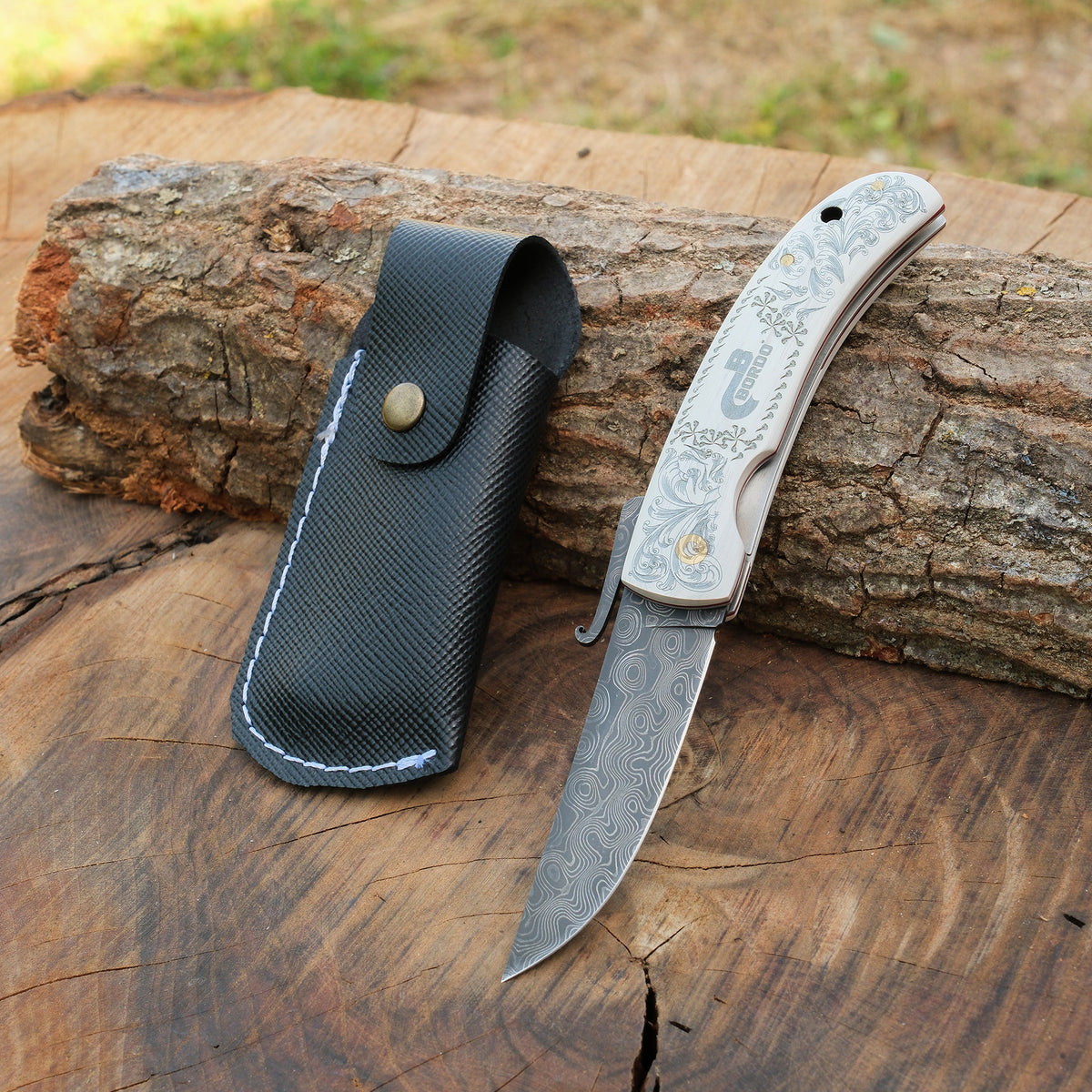 Damascus çelikten yapılmış, özel işlemeli saplı katlanır Yatağan modeli