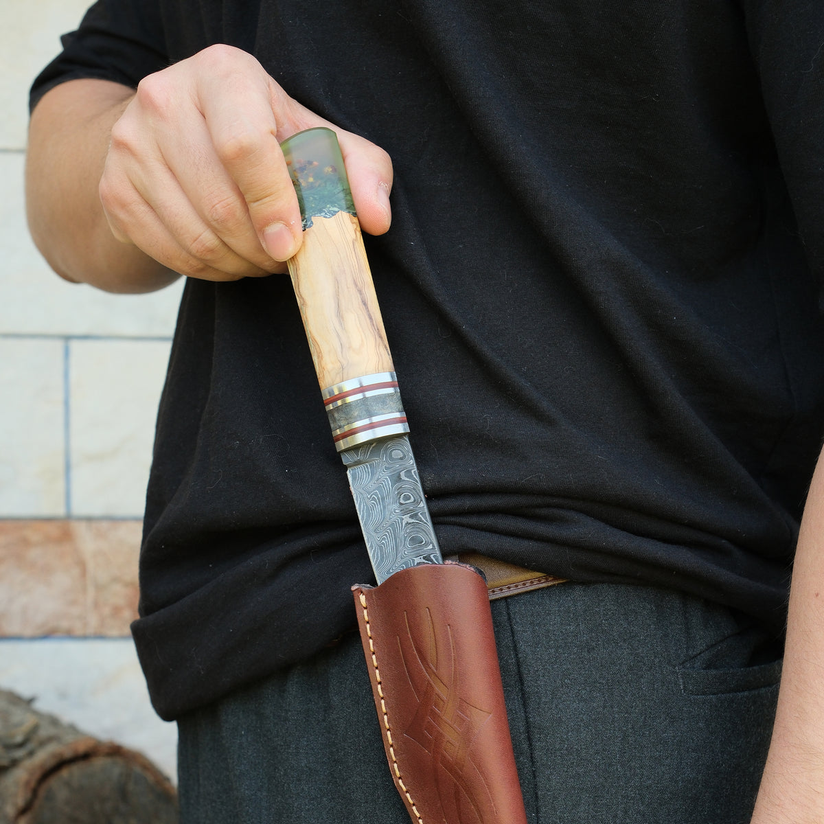 Gerçek deri taşıma kılıfıyla güvenli saklama ve taşıma sağlayan bu puukko, doğa tutkunları için tasarlandı.