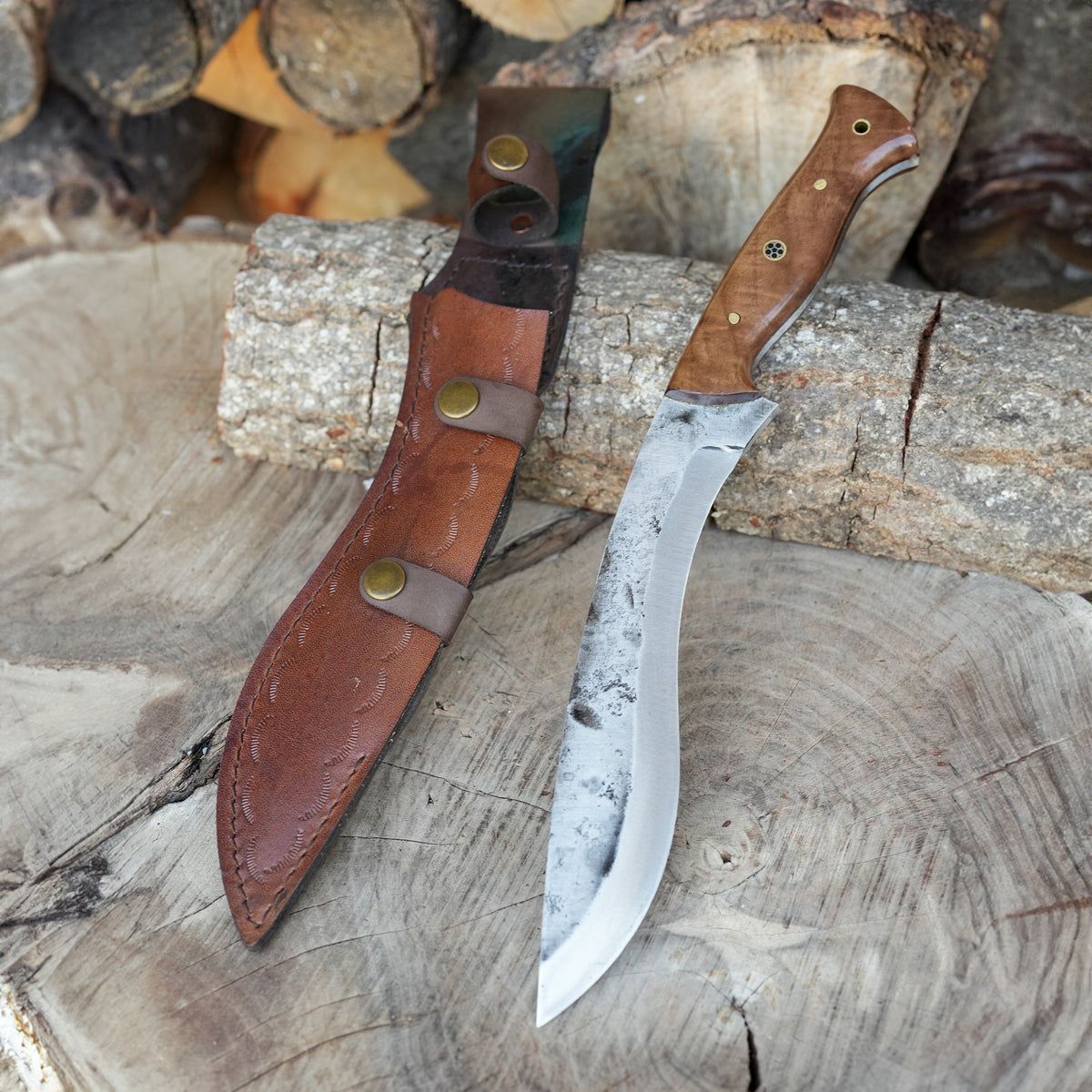 Kamp ve doğa etkinliklerinde kullanılabilecek ceviz saplı Yatağan bıçağı