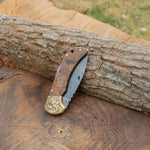 Doğal ceviz ağacı sap ve zarif Damascus desenleriyle katlanır bıçak