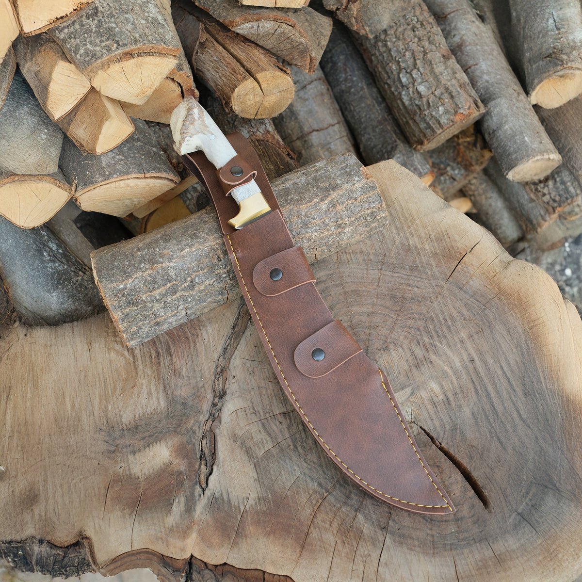 Yatağan ustalarının el işçiliği ile üretilmiş uzun çelik bıçak