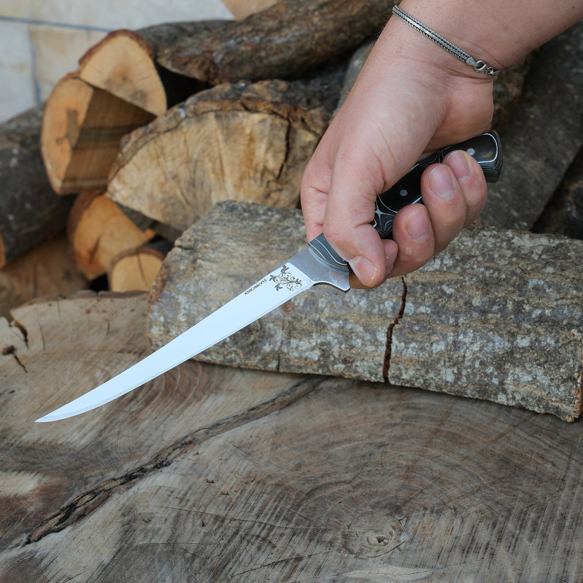 Yatağan atölyelerinde üretilmiş, 30 cm uzunluğunda, hijyenik yapıya sahip, verzalit saplı ve paslanmaz çelikten mutfak bıçağı