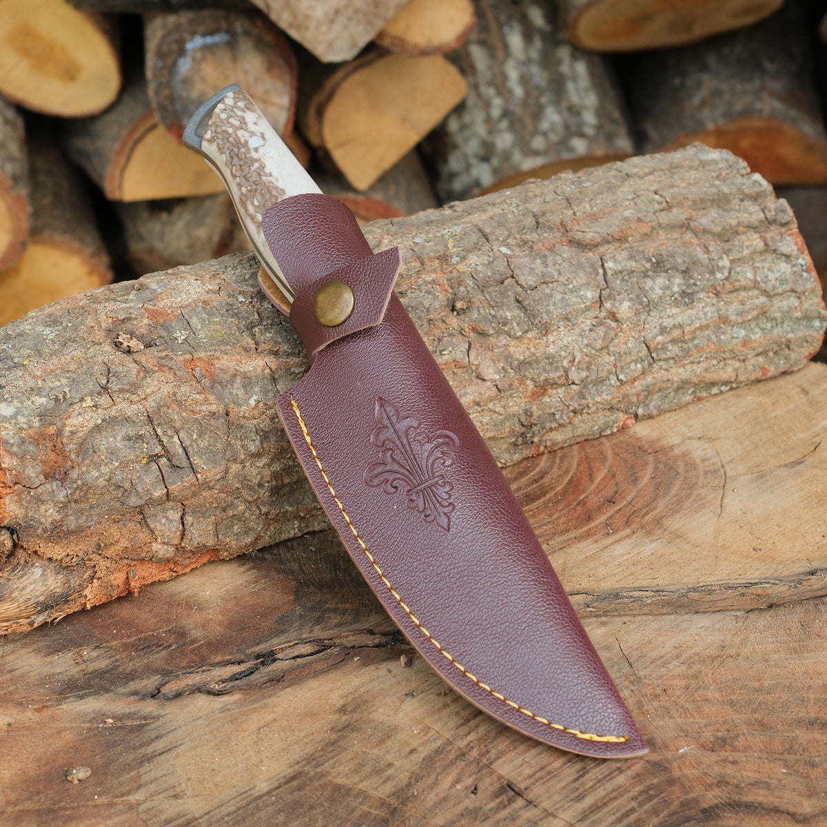 Kamp ve doğada pratik kullanım sağlayan paslanmaz çelik bıçak