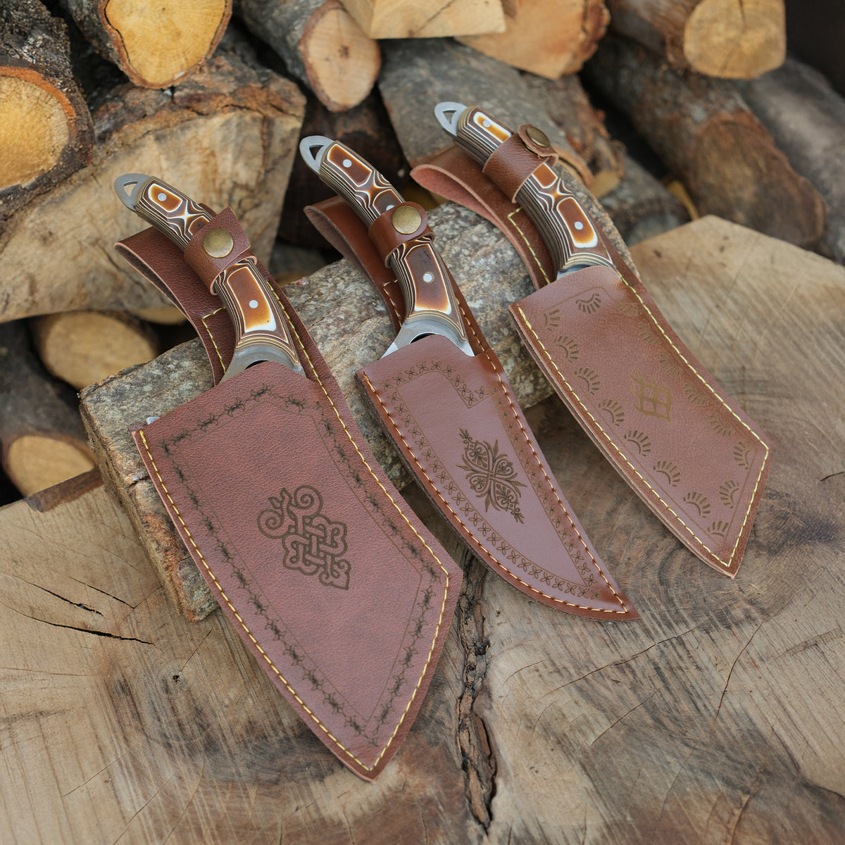 Her biri hediyelik taşıma kılıfıyla sunulan bu bıçaklar, outdoor ve mutfak kullanımına uygundur.