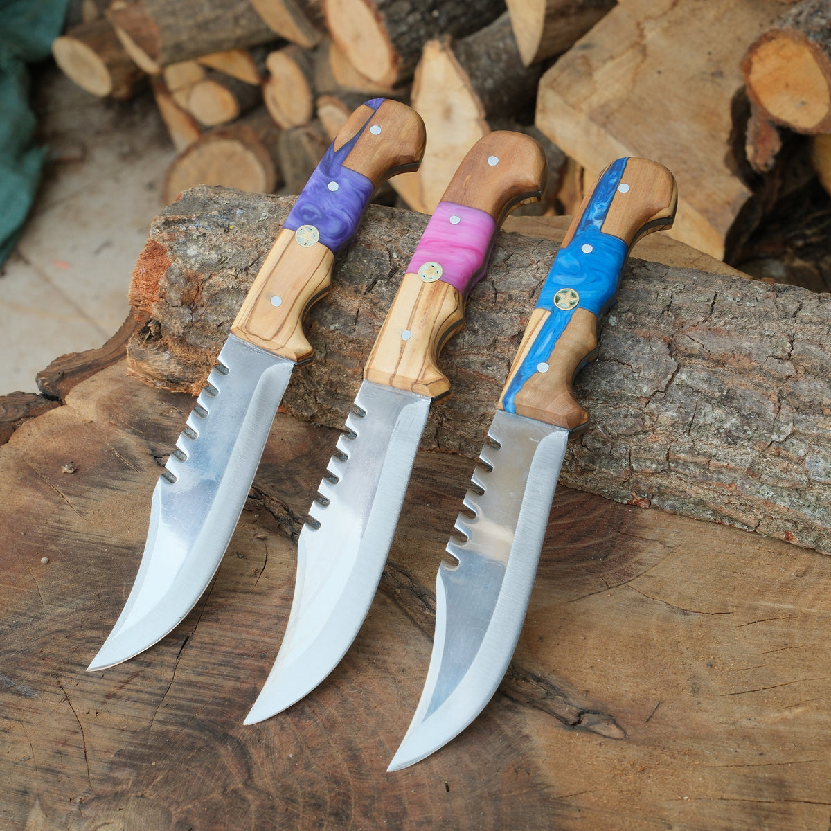 Estetik tasarıma sahip, renkli epoksi saplı özel üretim bıçak