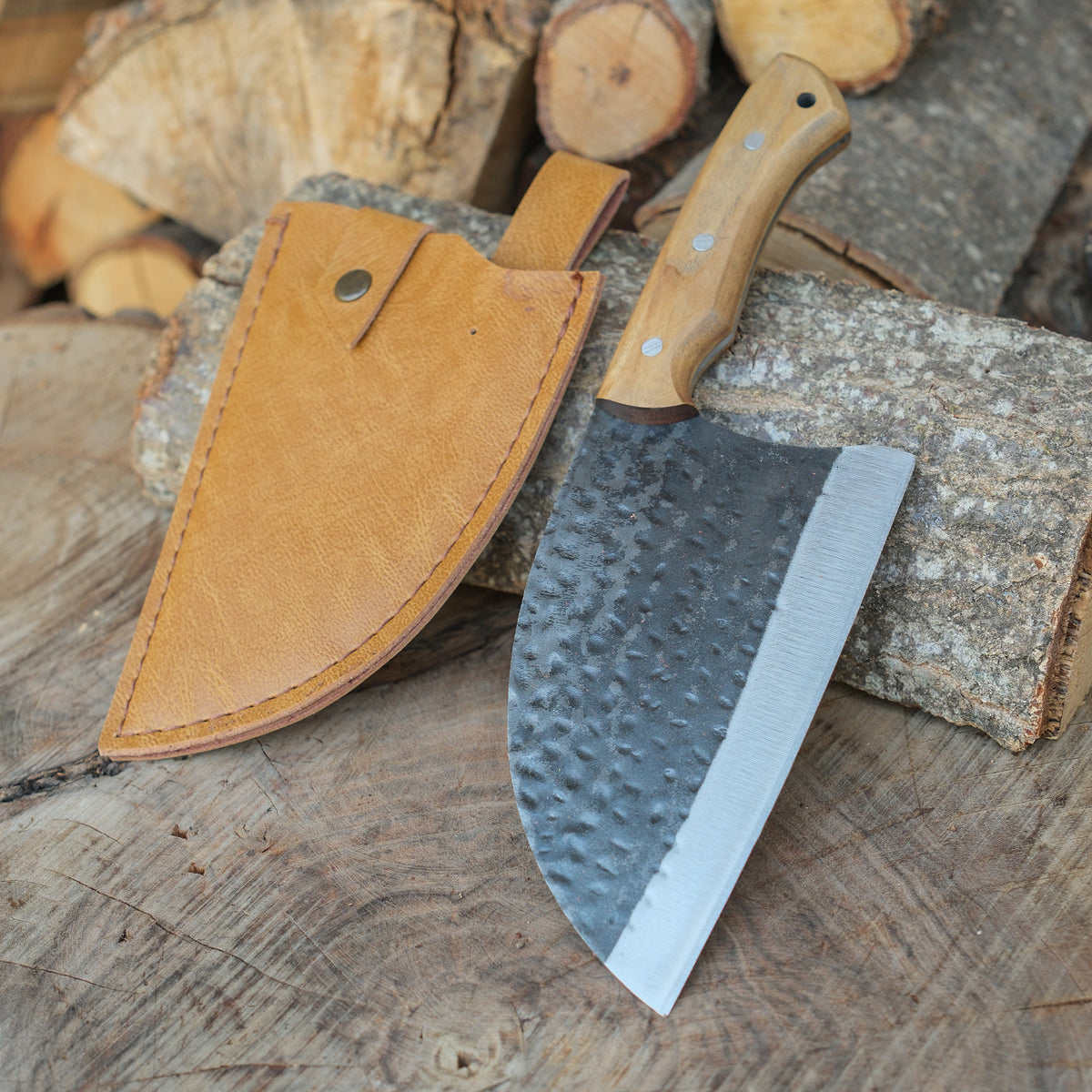 Kök ceviz saplı, dövme çelikten üretilmiş 29 cm özel model bıçak