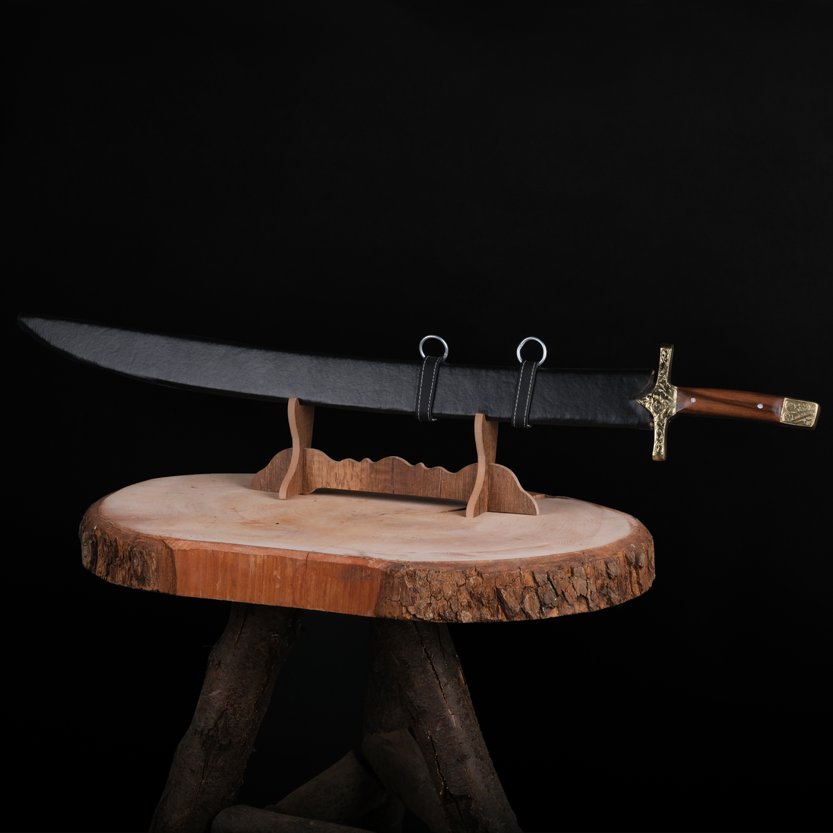 71 cm çelik uzunluğu ile sahne ve gösteriler için ideal tasarım