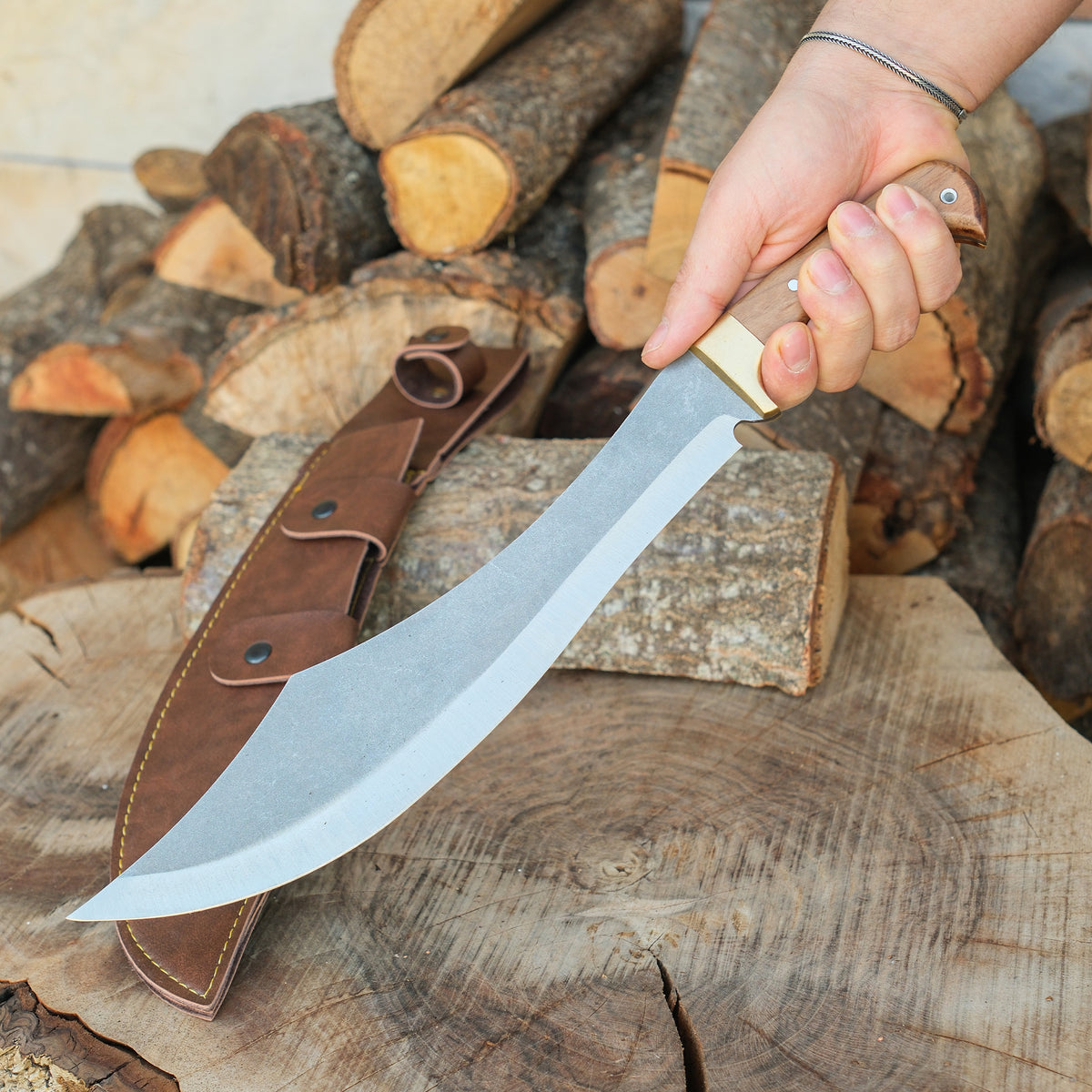 Yatağan kasabasında ustalar tarafından üretilmiş, ceviz saplı 4034 paslanmaz çelikten 48 cm uzunluğundaki el yapımı özel model.