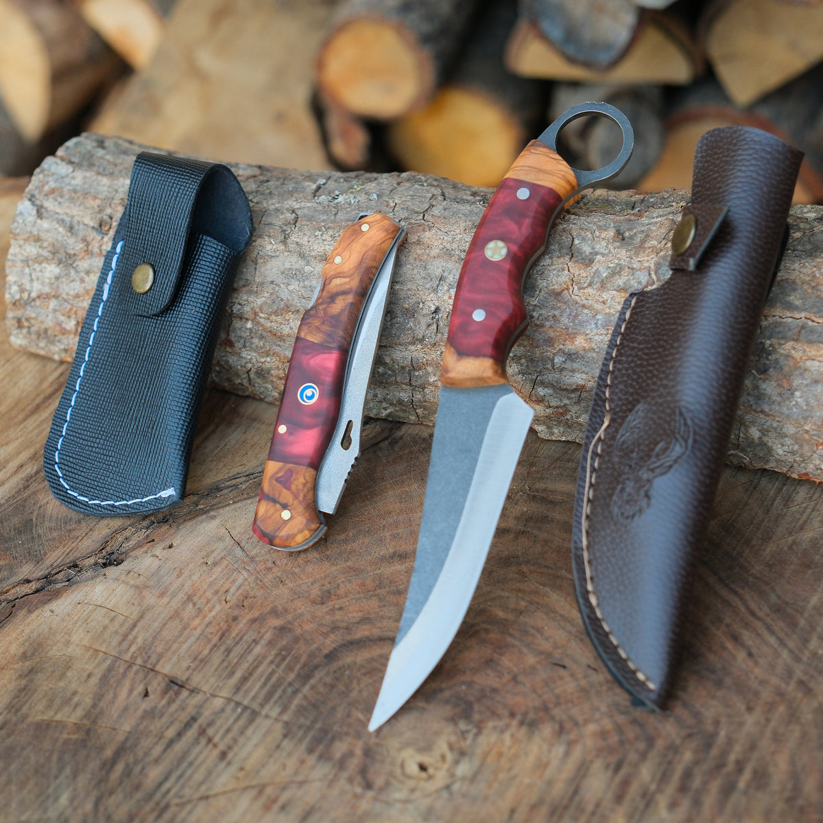 Paslanmaz Alman çeliğinden üretilmiş, ergonomik saplı ve şık görünümlü outdoor set.