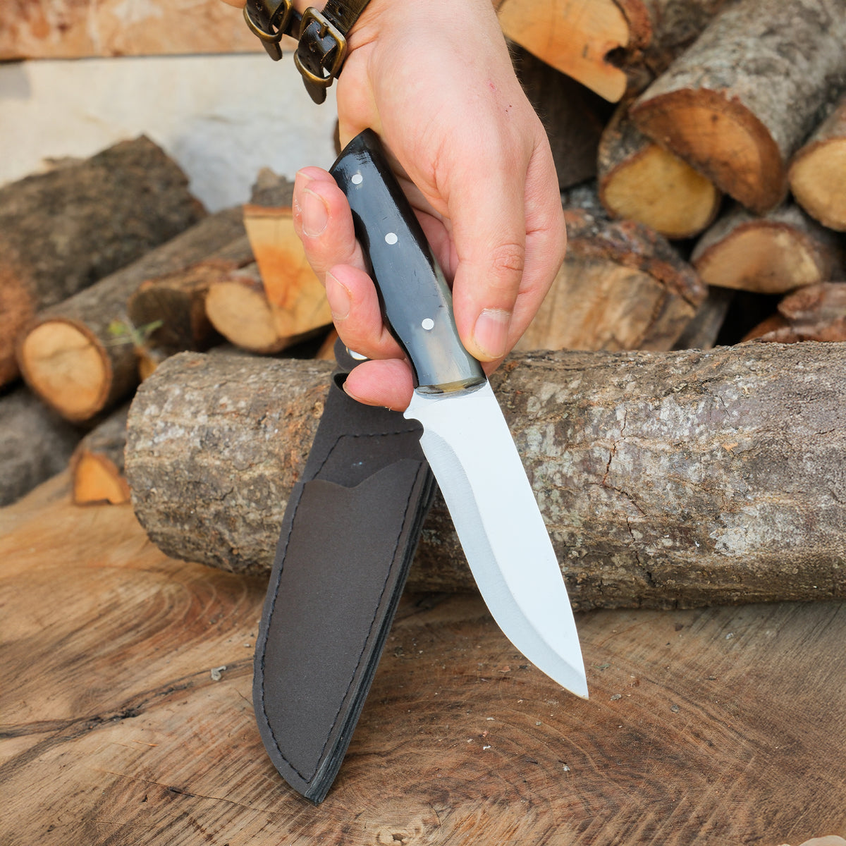 Yatağan kasabasında üretilen dayanıklı ve estetik kemik saplı bıçak modeli.