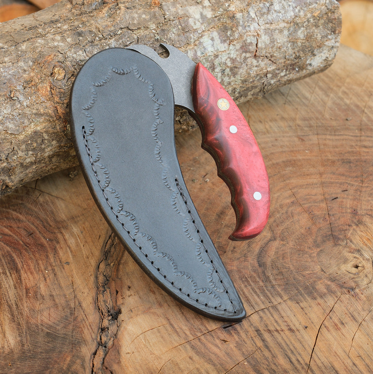 Açık hava etkinliklerinde pratik kullanım sağlayan kompakt bıçak