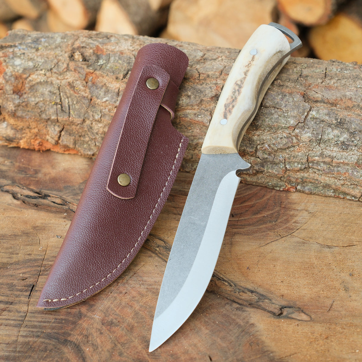 El işçiliği ile üretilmiş, geyik boynuzu saplı, 26 cm Yatağan bıçağı