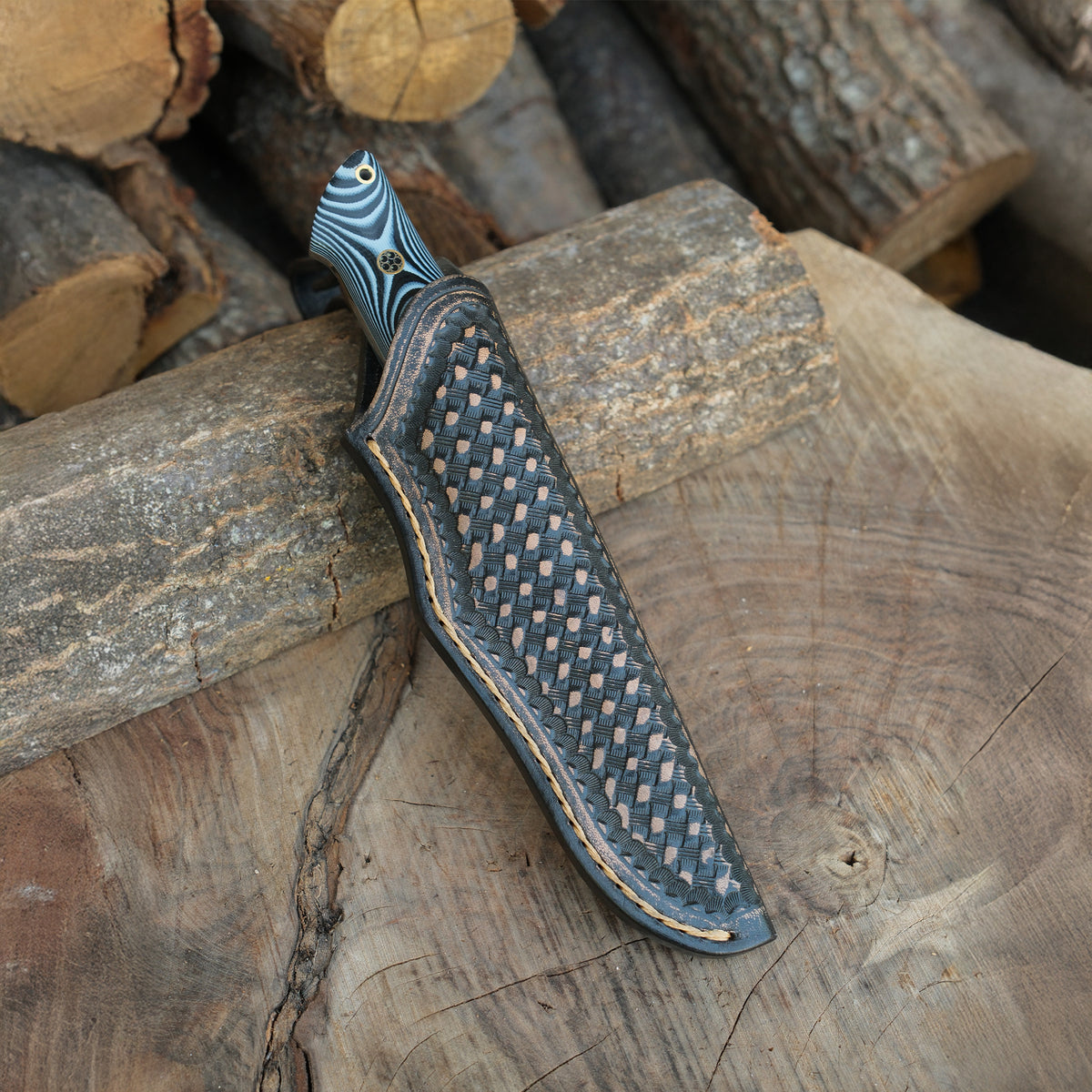 Koleksiyon amaçlı sergilenebilecek şık ve dayanıklı bıçak