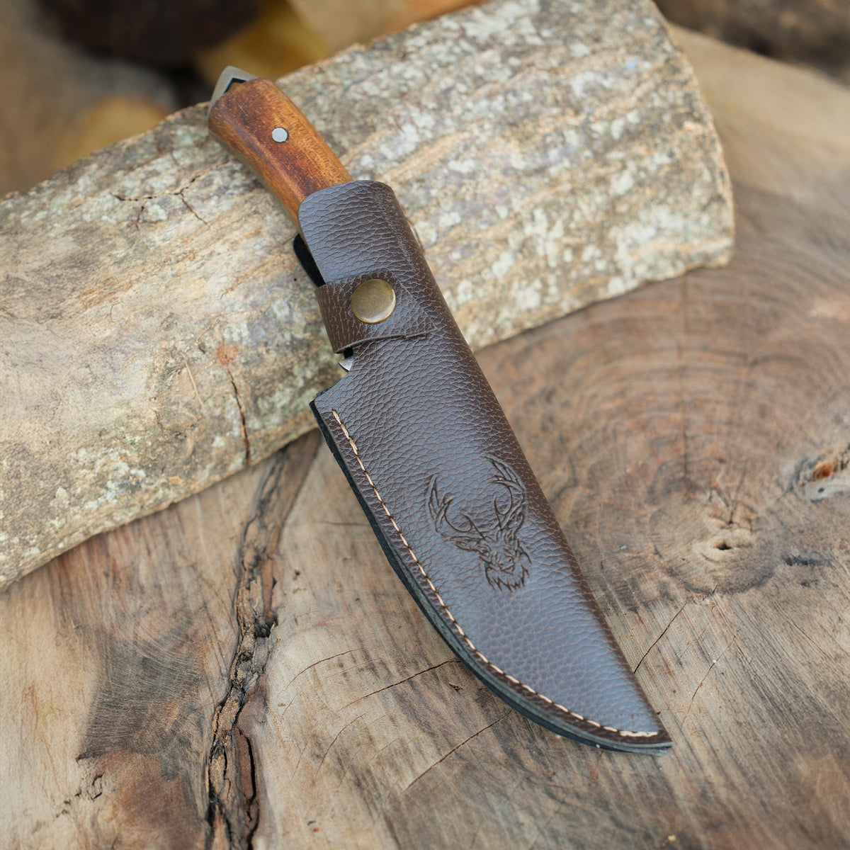 Dayanıklı paslanmaz 4034 Alman çeliği ve ceviz saplı özel tasarım bıçak