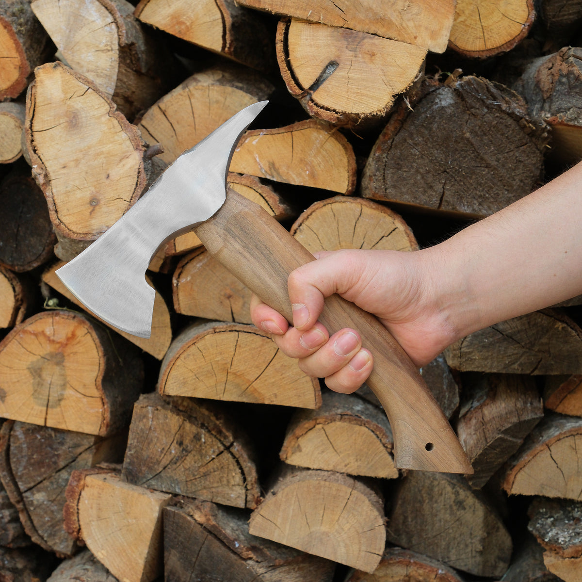 Paslanmaz 4034 Alman çeliği ve ceviz sap ile üretilmiş 37 cm el yapımı balta