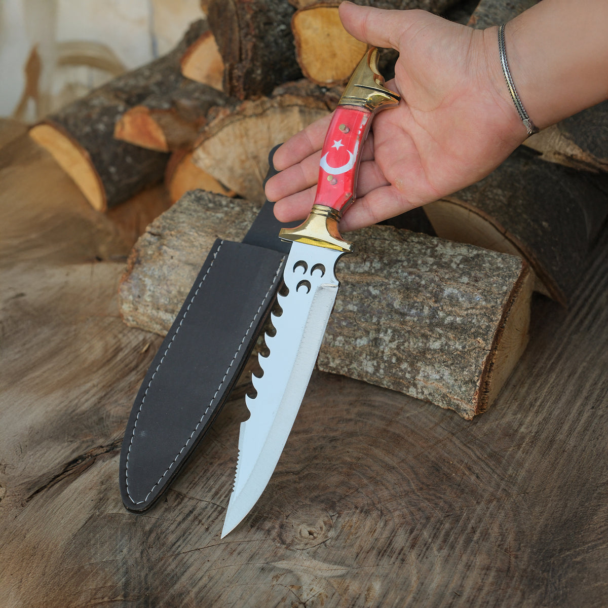 Köse mehmet bıçakları imzası taşıyan bu model, yatagan kasabası ustalığını modern tasarımla buluşturur.