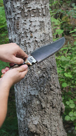 Yatağan ustalarının ürettiği, 4 mm kalınlığında geyik boynuzu saplı paslanmaz çelik bıçak