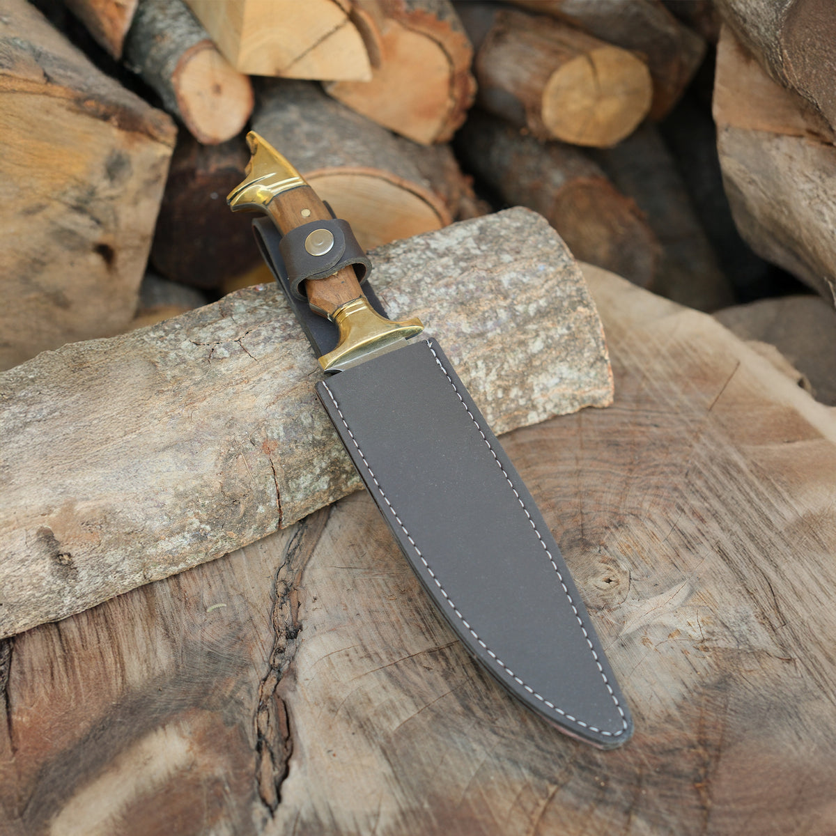 Yatağan kasabasında üretilen ceviz saplı ve geniş yüzeyli kesim bıçağı