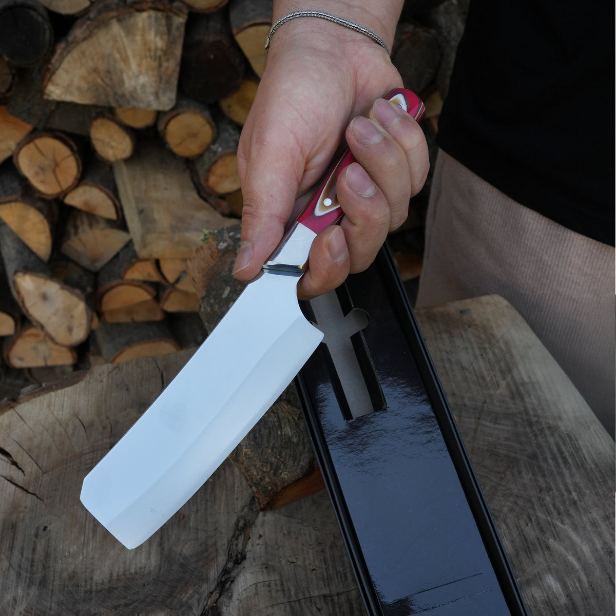 Uzun ömürlü keskinlik sağlayan el yapımı şef bıçağı