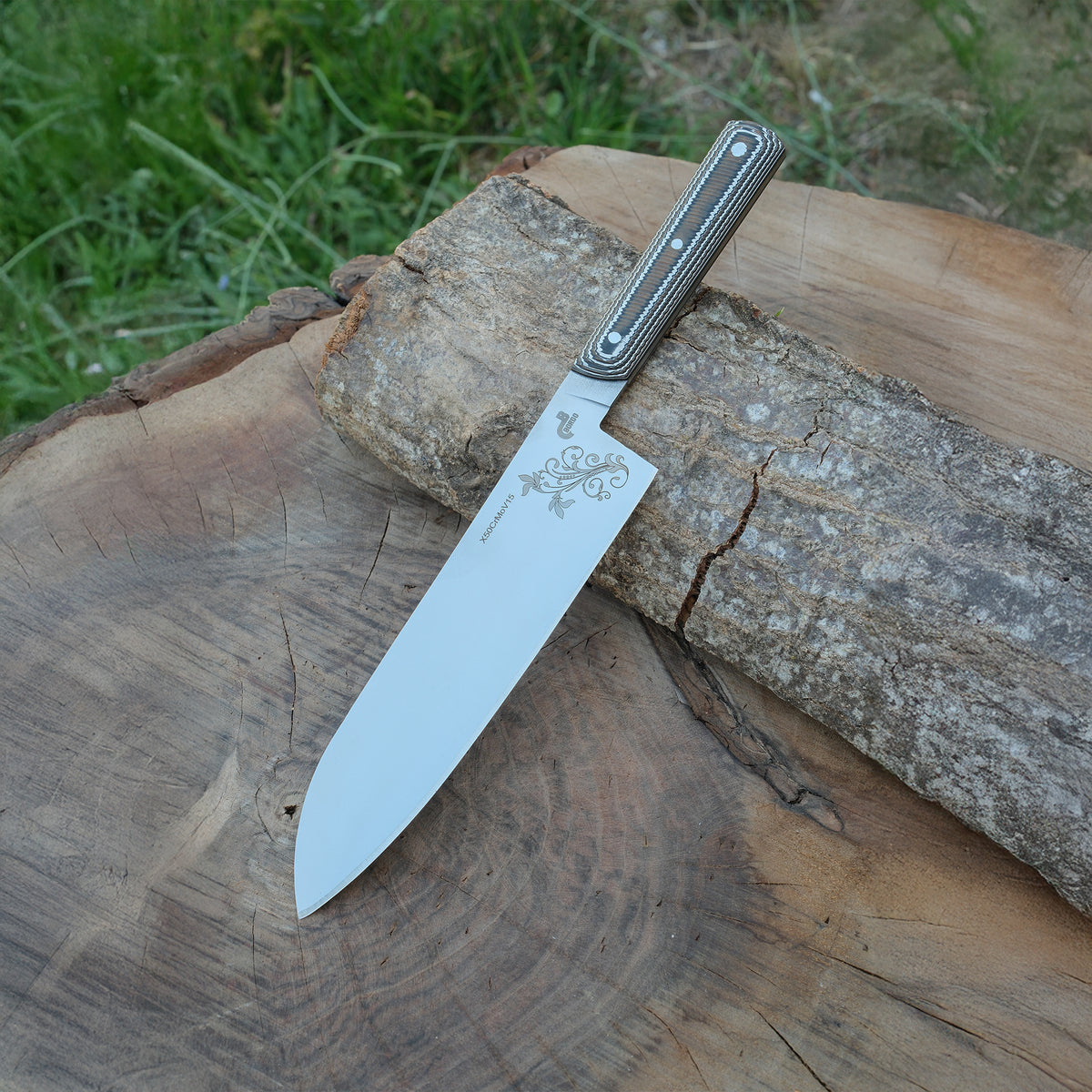 4116 Alman çelikten üretilmiş ve el işçiliğiyle tamamlanmış bu şef bıçağı, uzun kesme yüzeyi ve verzalit sapıyla mutfakta yüksek performans sunar.