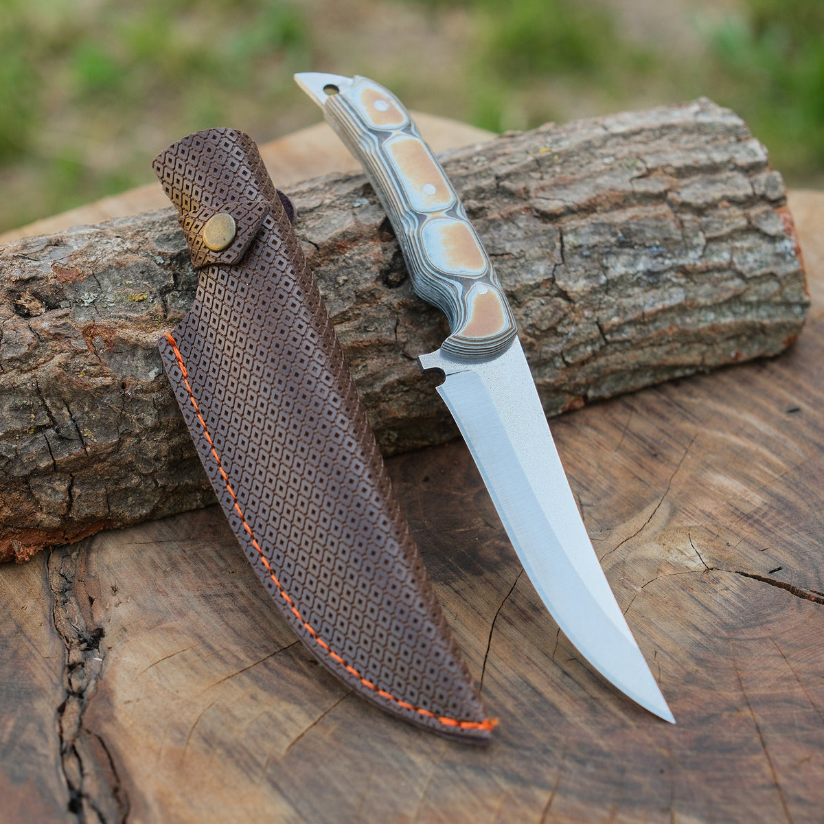 Yatağan kasabasında ustalar tarafından üretilmiş el yapımı paslanmaz çelik bıçak.