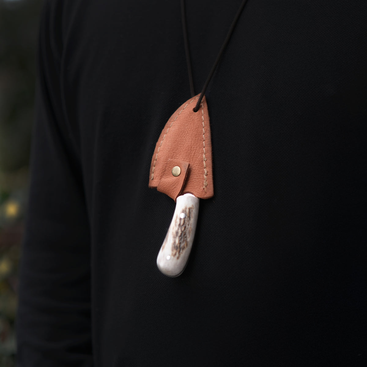 4034 Alman çelikten üretilmiş doğal geyik boynuzu saplı kolye