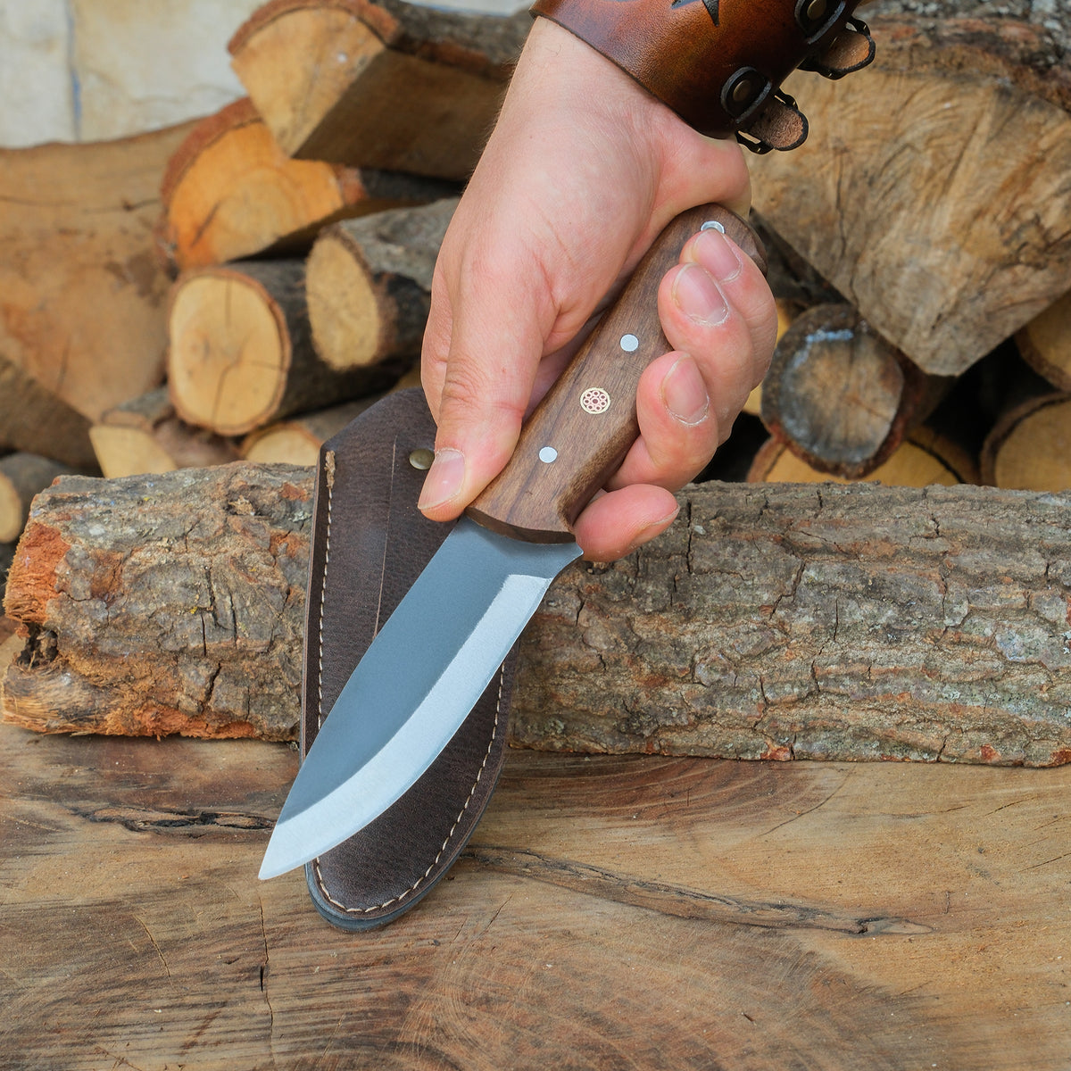 4034 Alman çelikten üretilmiş ceviz saplı premium bıçak