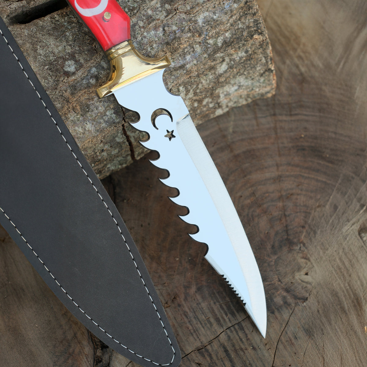 El işçiliğiyle tamamlanan bu model, keskinliği ve dengesiyle günlük ve profesyonel kullanıma uygundur.