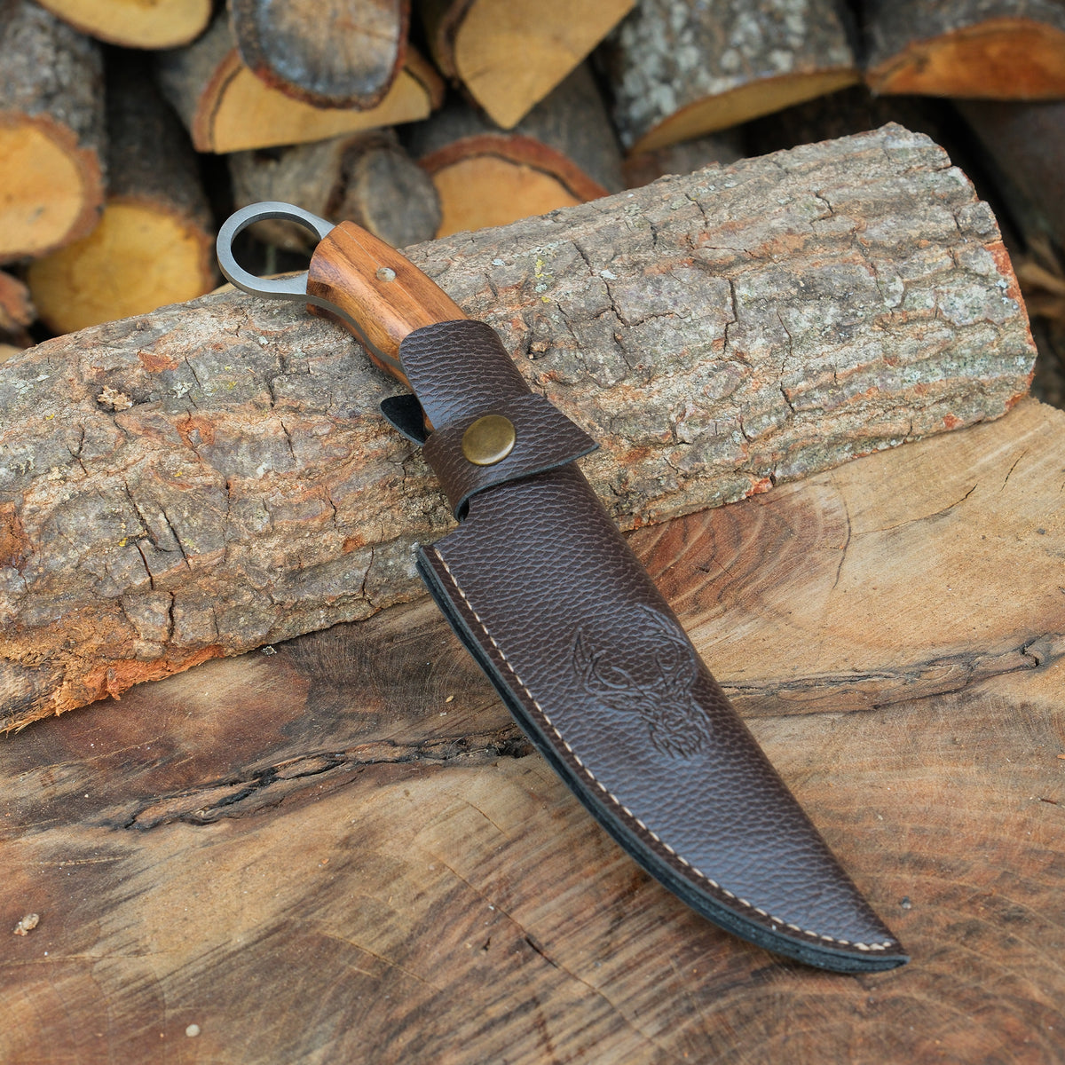 Yatağan ustalarının el işçiliğiyle yapılmış ceviz saplı karambit modeli