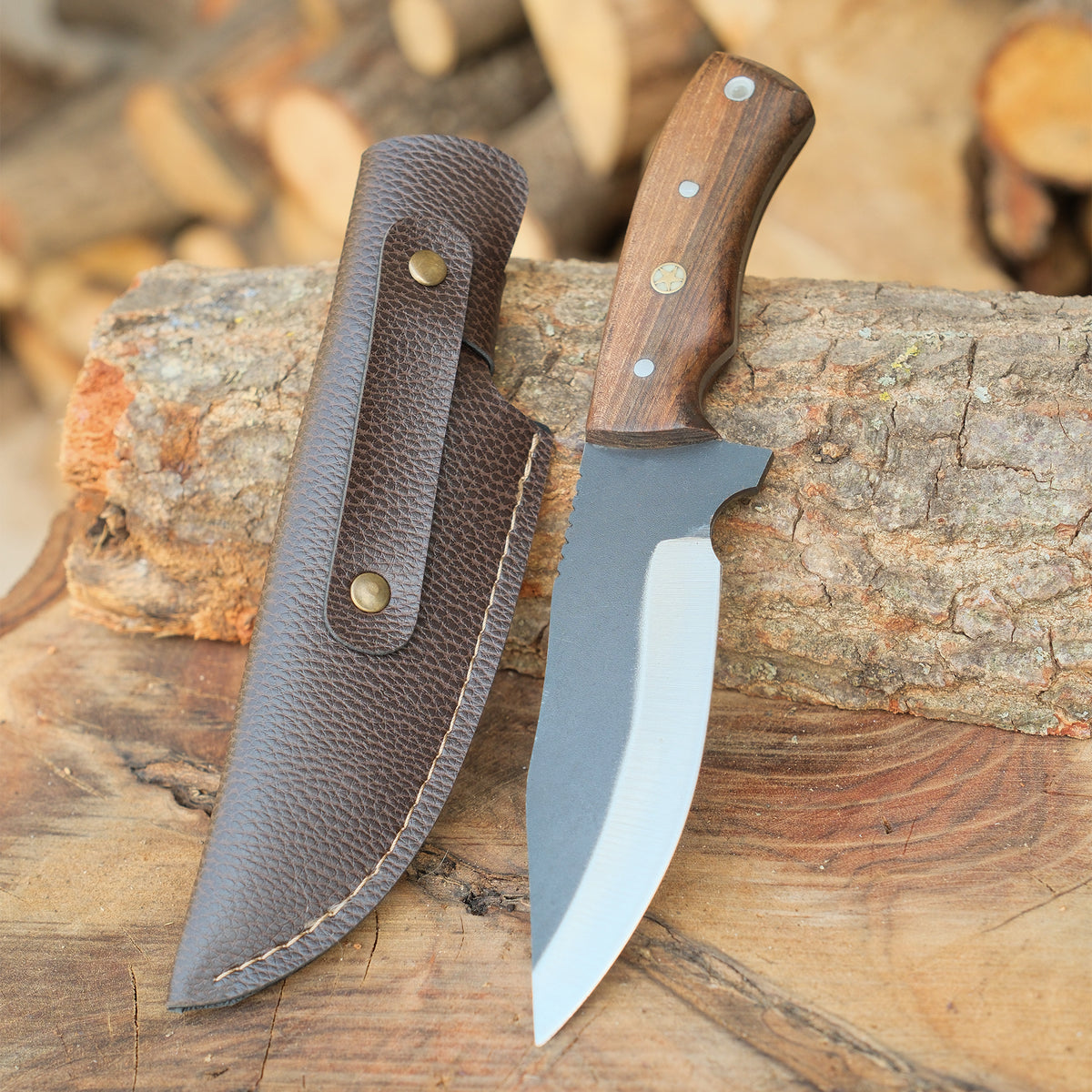 El işçiliğiyle üretilmiş paslanmaz 4034 çelik ve ceviz saplı özel bıçak