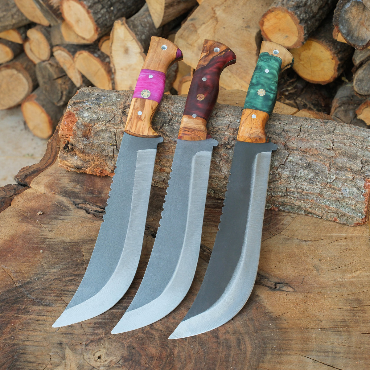 Yatağan ustalarının el işçiliğiyle hazırlanmış modern tasarımlı epoksi saplı bıçak