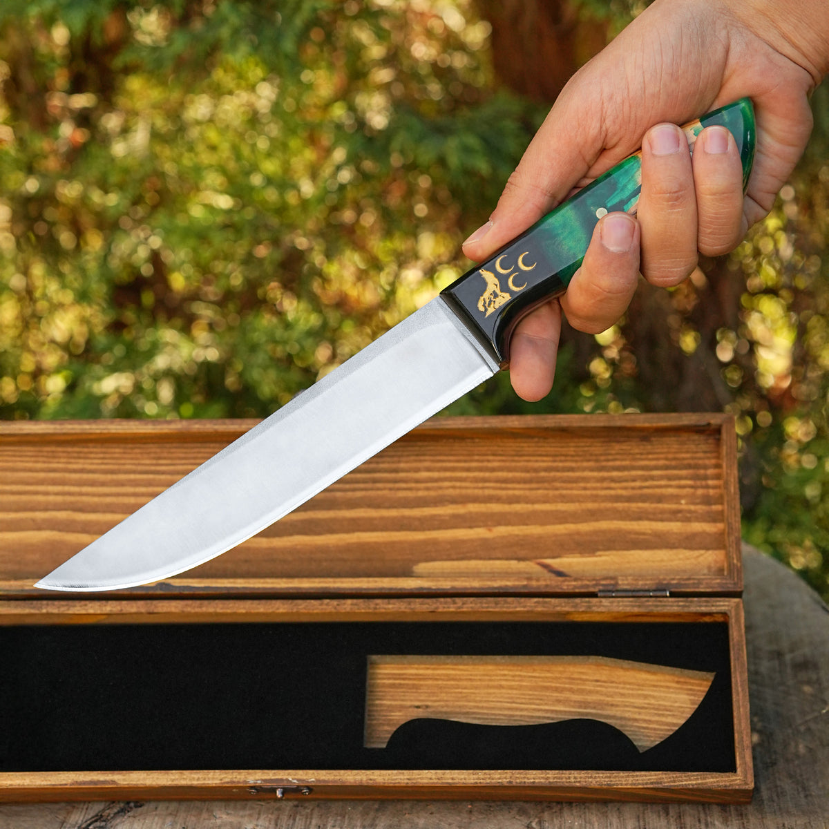 Kelle Bıçağı - N690 Çeliği - 3 Hilal Kurt Desenli - Ahşap Kutulu