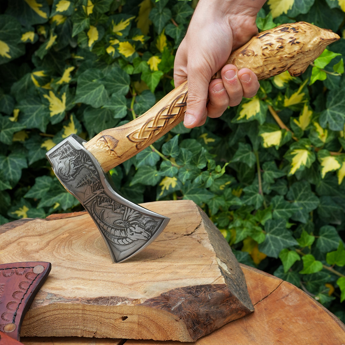 Kurt Başlı Keçi Gravür İşlemeliÖzel Kamp Baltası - 35 CM