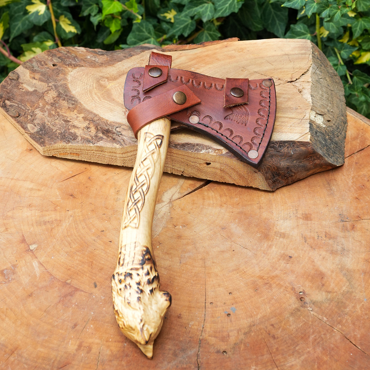 Kurt Başlı Keçi Gravür İşlemeliÖzel Kamp Baltası - 35 CM