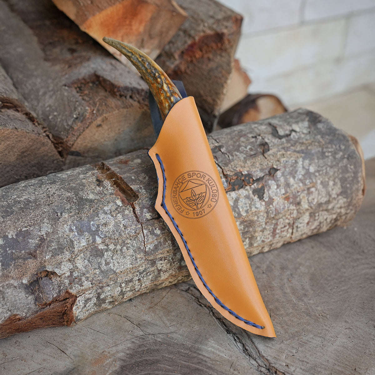 Koleksiyonluk ve Hediyelik Fenerbahçe Taraftar Bıçak - N690 Çelik- Geyik Boynuzu Sap